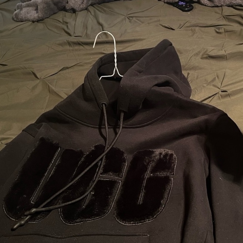 UGG SWEATSHIRT